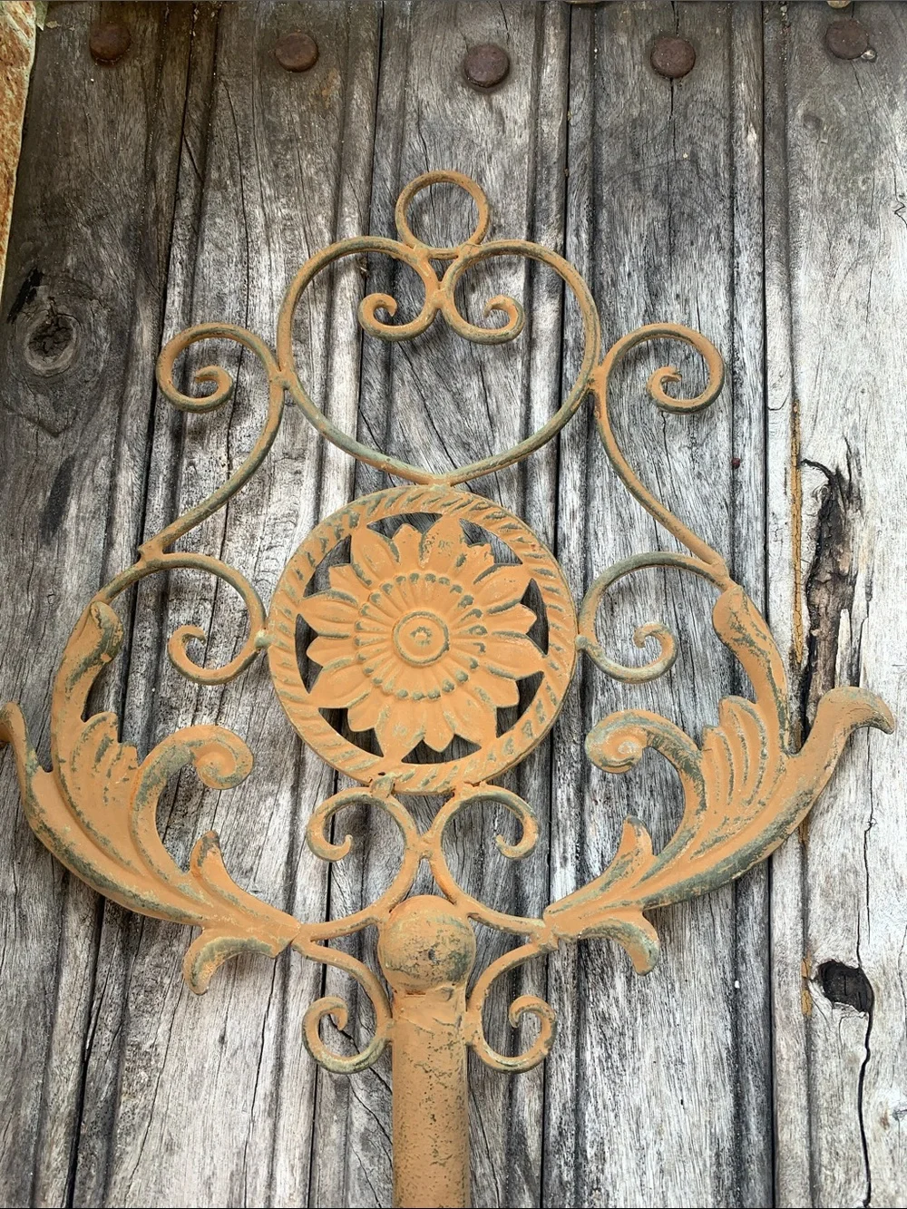 Decorative Vintage Skeleton Key Design with Floral Medallion - Rust Finish